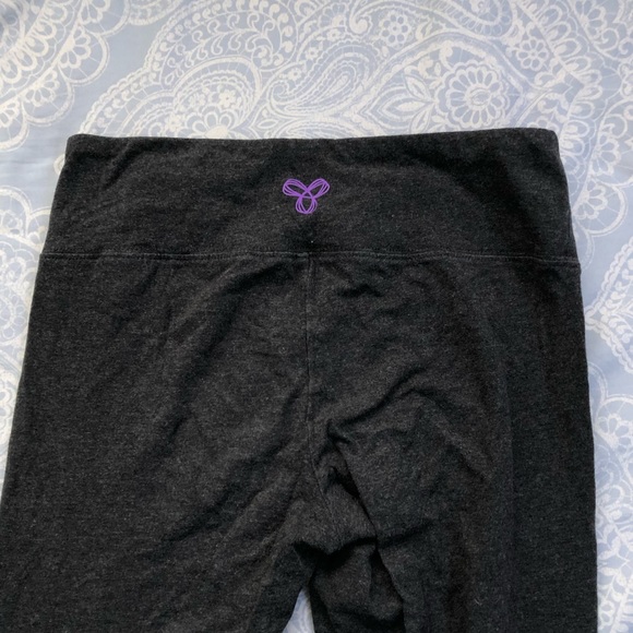 🦋DARK GREY TNA LEGGINGS HIGH WAISTED🦋 - Picture 2 of 3